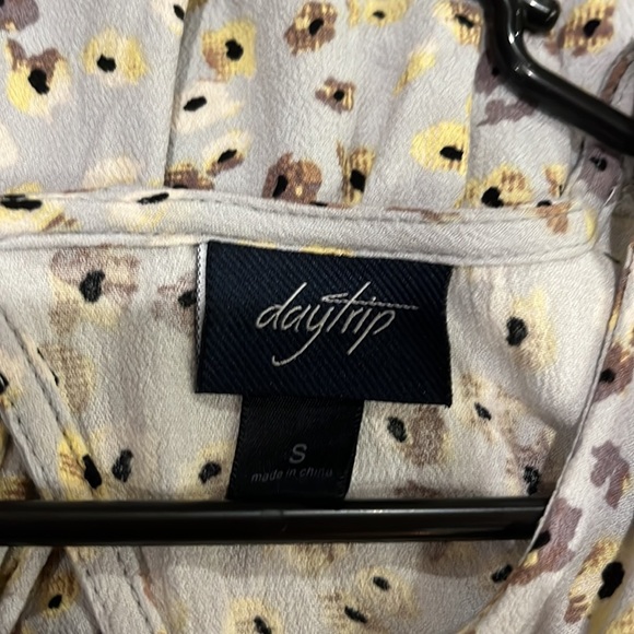 Babydoll blouse with open back - Picture 3 of 3